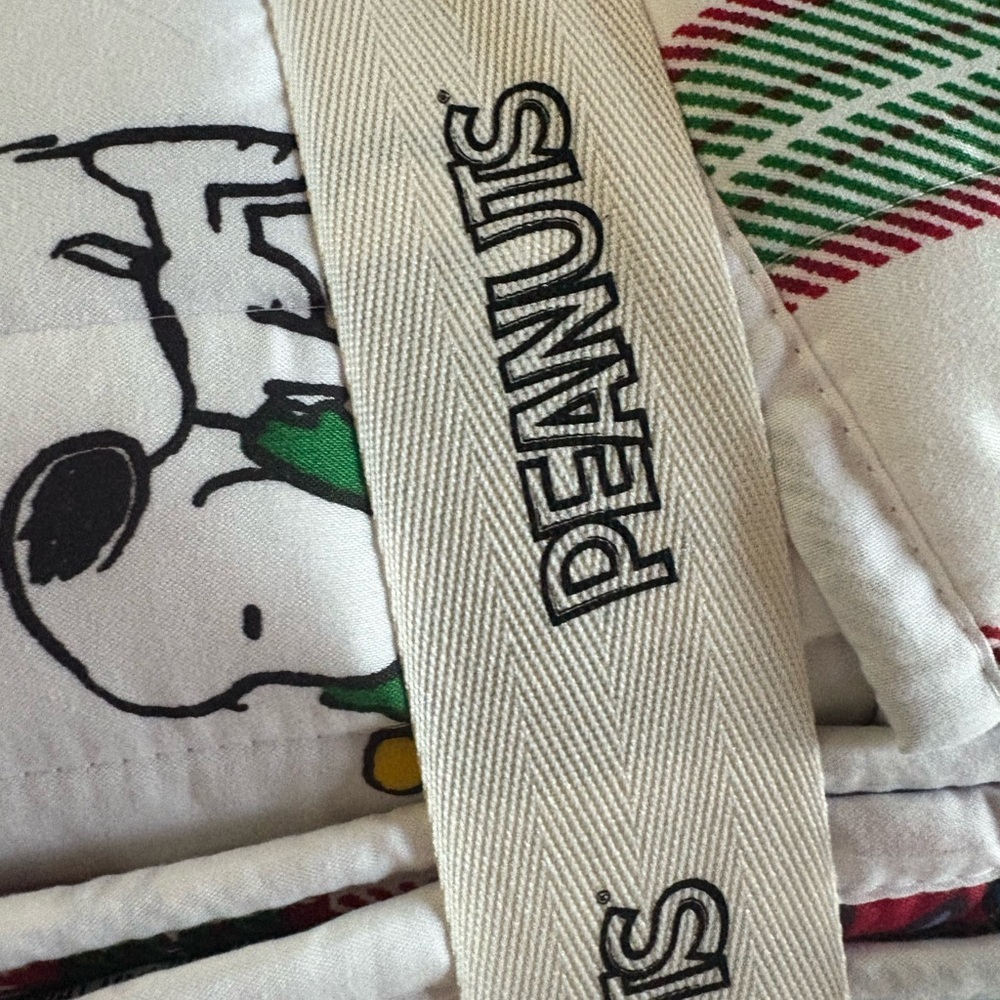 Peanuts Holiday Quilt Set-NWT - Picture 3 of 4
